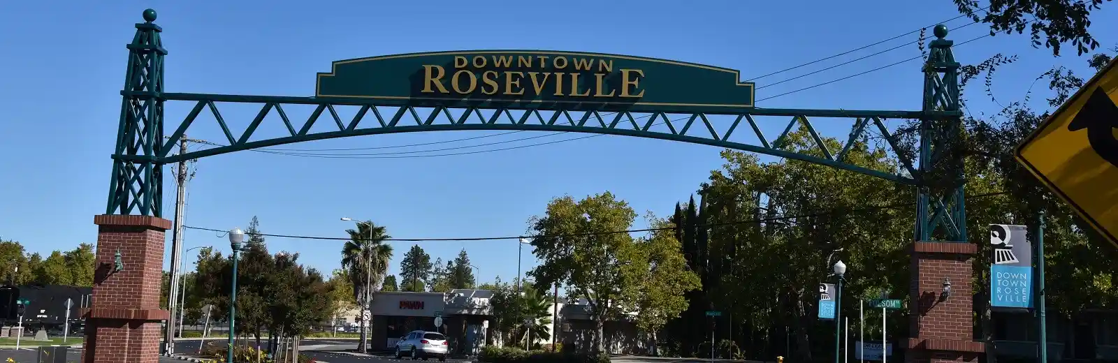 A green sign with the word rossville on it.